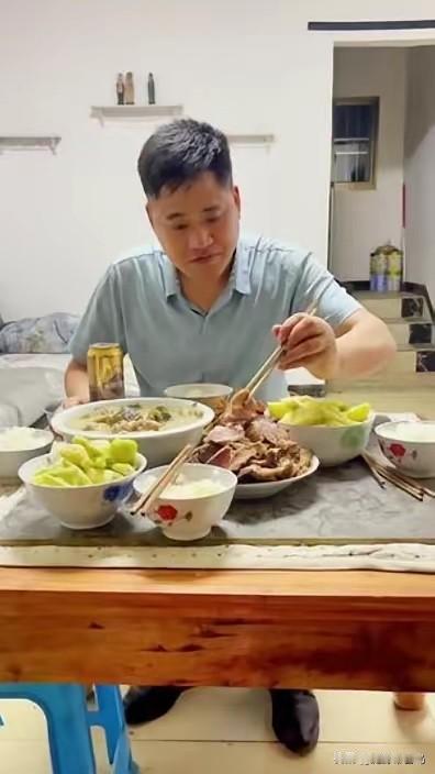 老公39岁，失业快八个月了。我真是气不打一处来！程序员被裁员之后，天天也不找工作