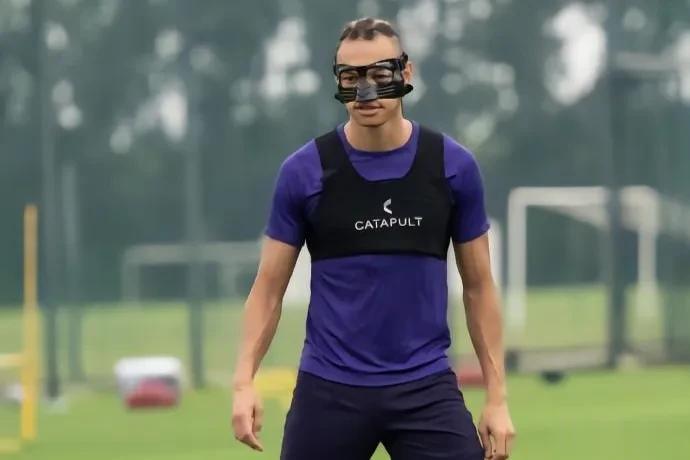 华裔后防悍将恐将彻底无缘归化，俱乐部高层已转向下一名华裔。
  网传上海申花已通