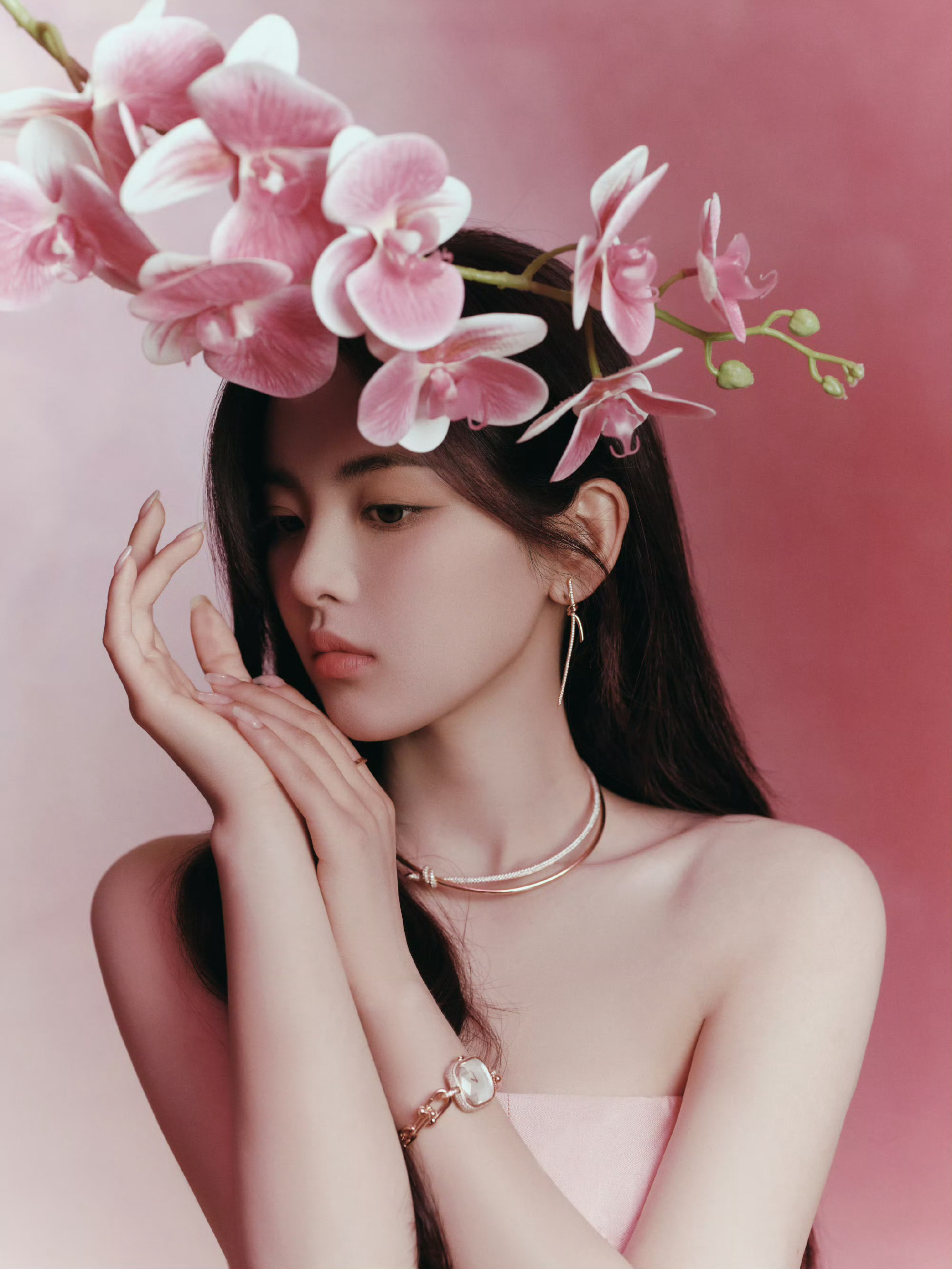 杨超越 ycy杨超越郑雨 ycy杨超越今天是太阳雨“晚霞洒遍鲜花 都不如你这朵玫