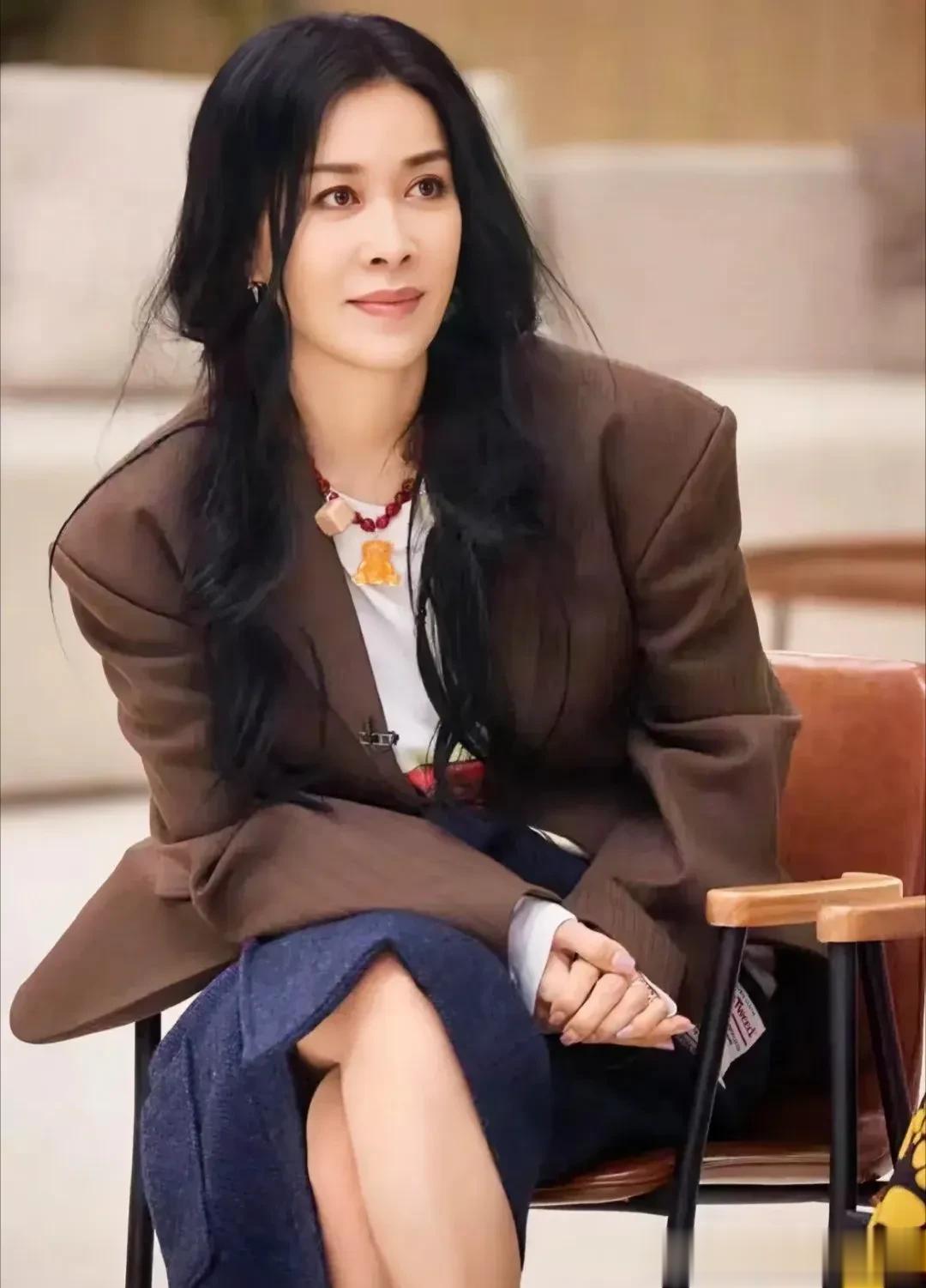 那英，懵了
自己被p掉了，很奔溃

她被查了？湖南卫视节目p掉那英，难道真是，网