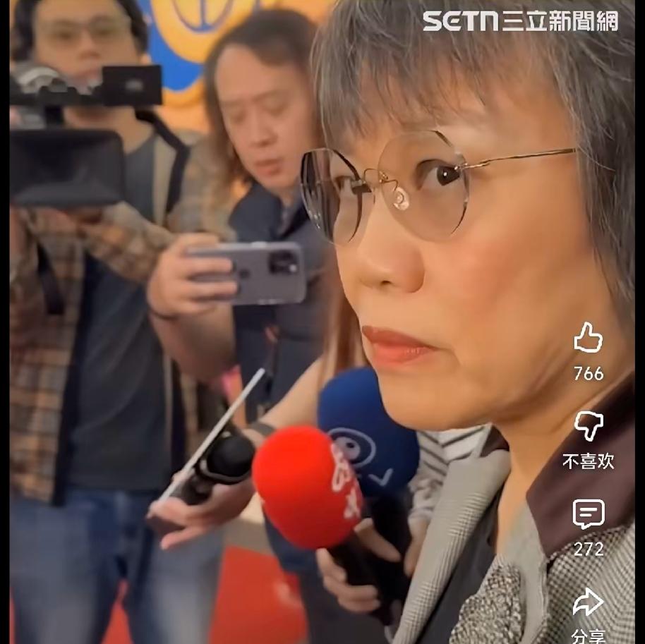 刘世芳这形象，会有人骚扰吗？格局太小才会气成这样！
        几名记者想询