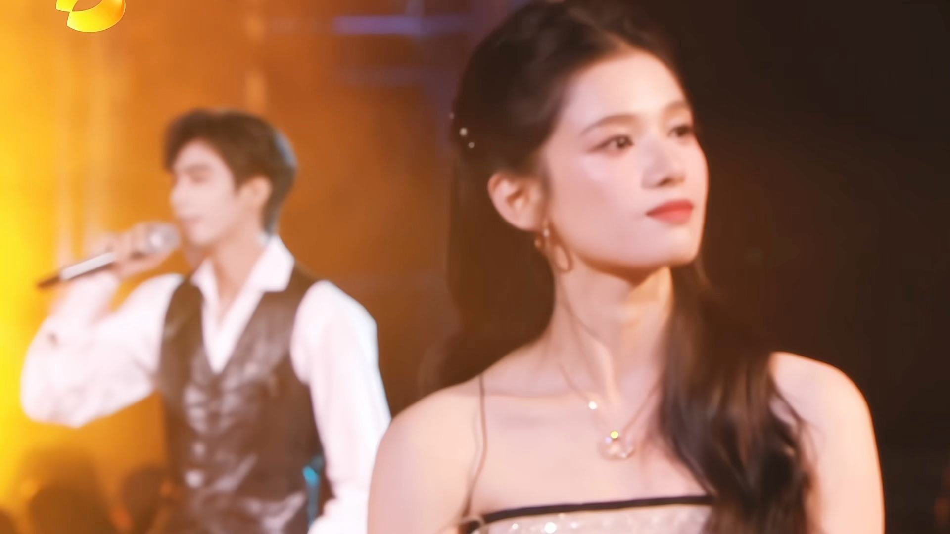 我可以跟在你身后 像影子追着光梦游✨ 