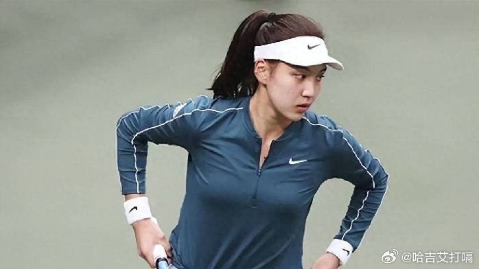 凤凰新闻【力压郑钦文！中国女网迎新一姐！曾获法网女双冠军，背后功臣是他】2026