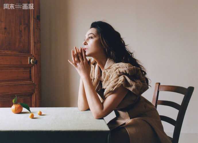 周末画报STYLE 本周新刊封面人物，“球花”Monica Bellucci 登