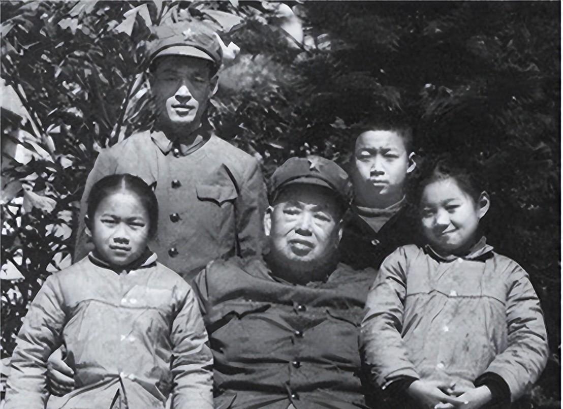 １９７９年，党中央抓捕许世友次子，许世友得知后当即坚决表态：一定要枪毙！
198