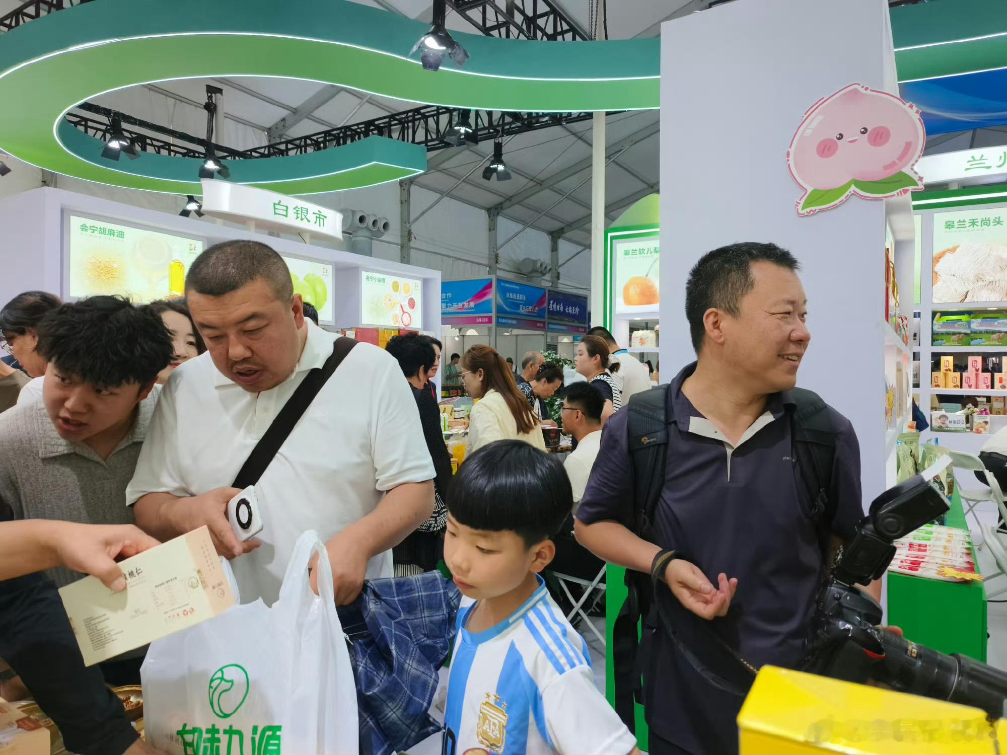 甘味品牌赋能陇南核桃走向全国九源核桃仁暖了兰州城 “厚道甘肃·地道甘味”品牌理念