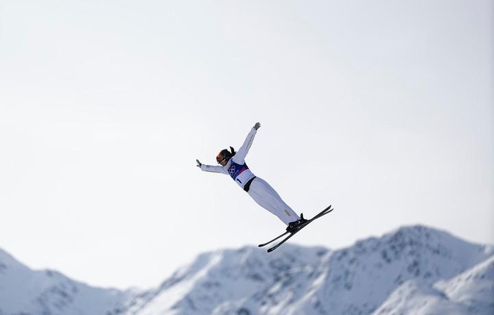 徐梦桃成功卫冕，继苏翊鸣后为中国代表团夺得本届冬奥会第二枚金牌。