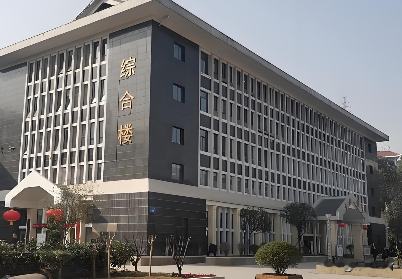 今天第一次去了重庆石桥铺殡仪馆，完全没有了传统中火葬场阴森压抑的感觉

开车到殡