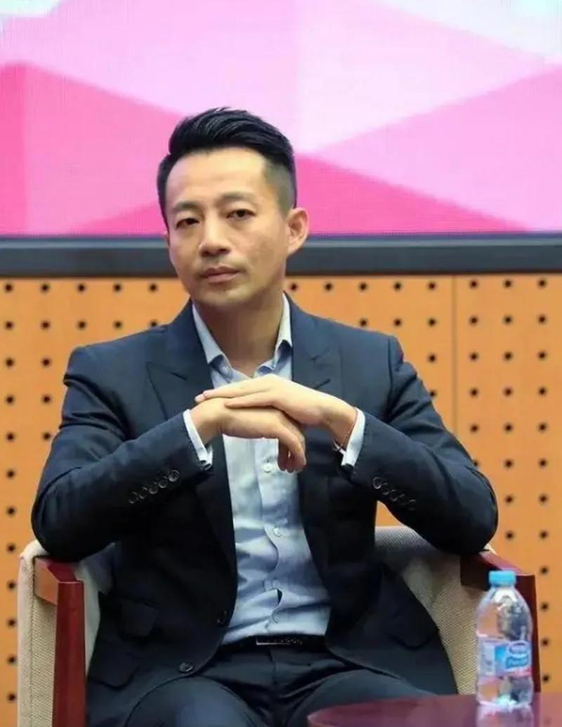 前妻现任收抚养费，富商被迫供养情敌，网友扒出新账单
最近网上炸锅了，小S和吴宪宗