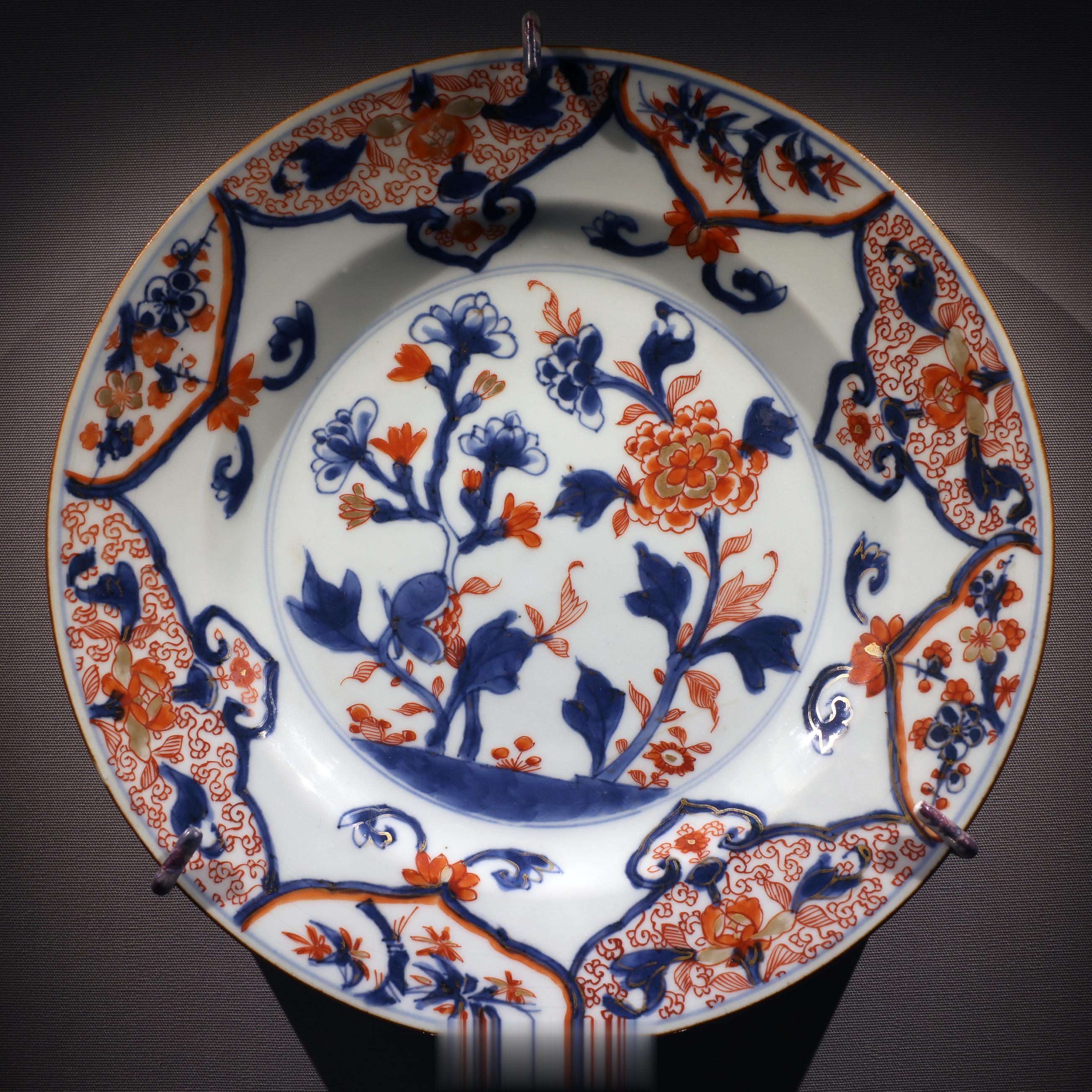 景德镇窑仿伊万里青花加彩花卉纹盘清康熙(1662一1722年)涂玟雎女士捐赠馆藏