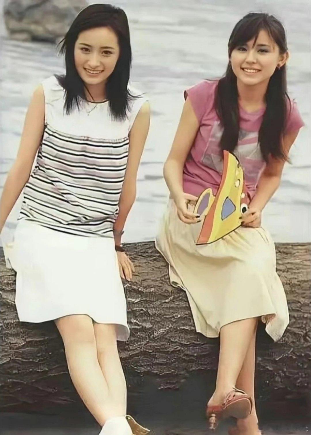 曾经的瑞丽模特，都成了大明星。考古杨幂和热依扎的古早合影，她们变化大吗？ 