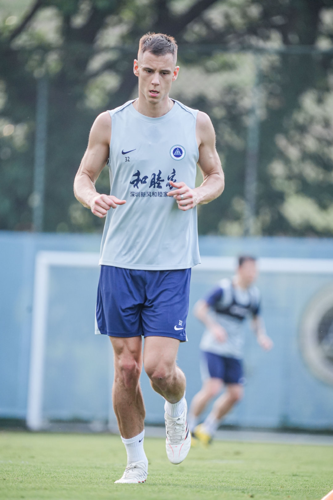 奔跑🏃在绿茵场深圳新鹏城 新鹏城的2026