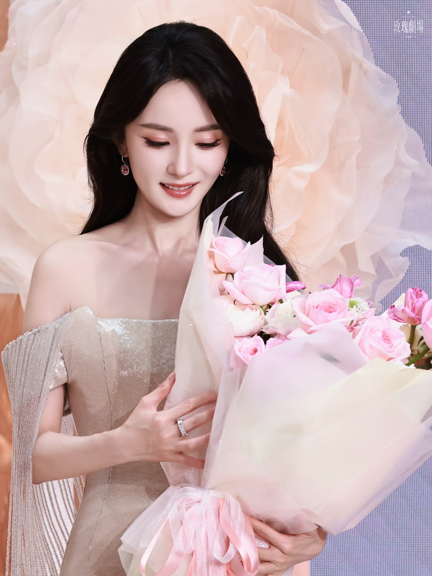 幂幂活动现场真的好美杨幂 头纱