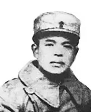 1950年，肖华奉命调往北京，在赴任路上，他看到一名香烟小贩，顿时脸色大变：这不