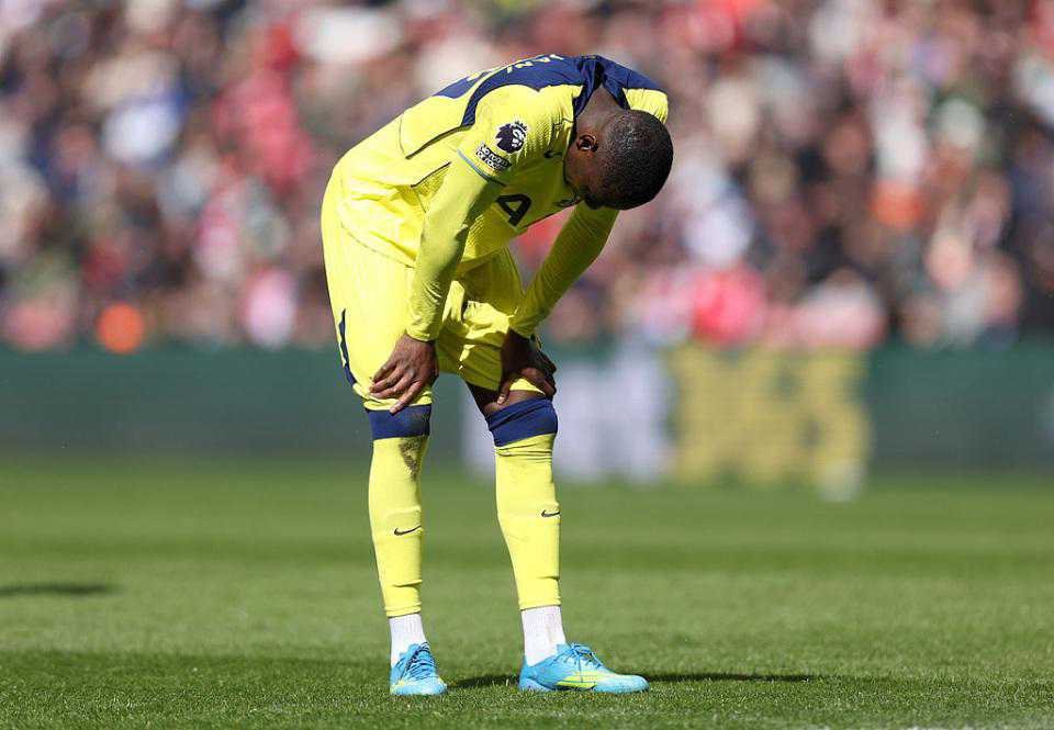 0-1！热刺14轮不胜+近8场仅1分 无缘逃离降级区 德泽尔比遭开门黑在北京时间