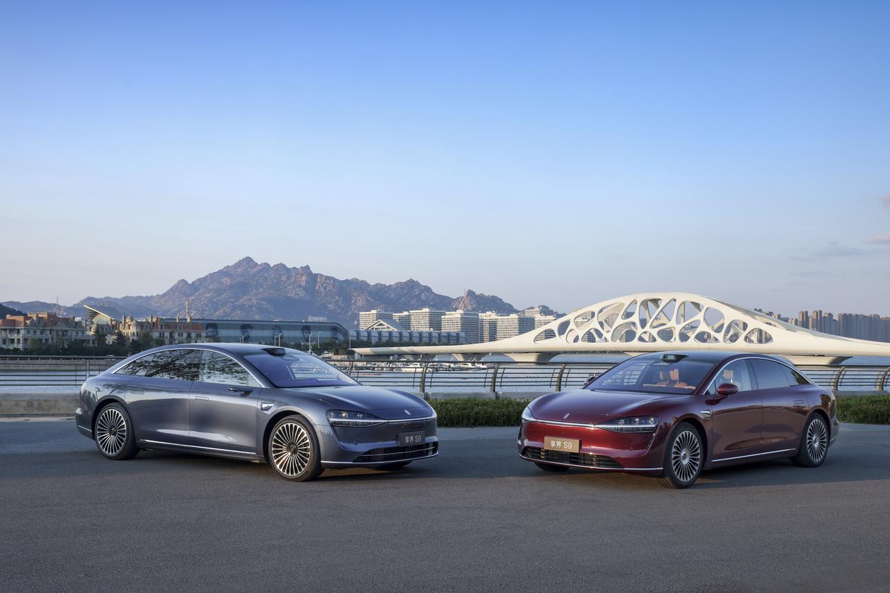 随着新款享界S9动态评测活动的上线，其鸿蒙智能座舱的跨代体验成为热议焦点。
据了