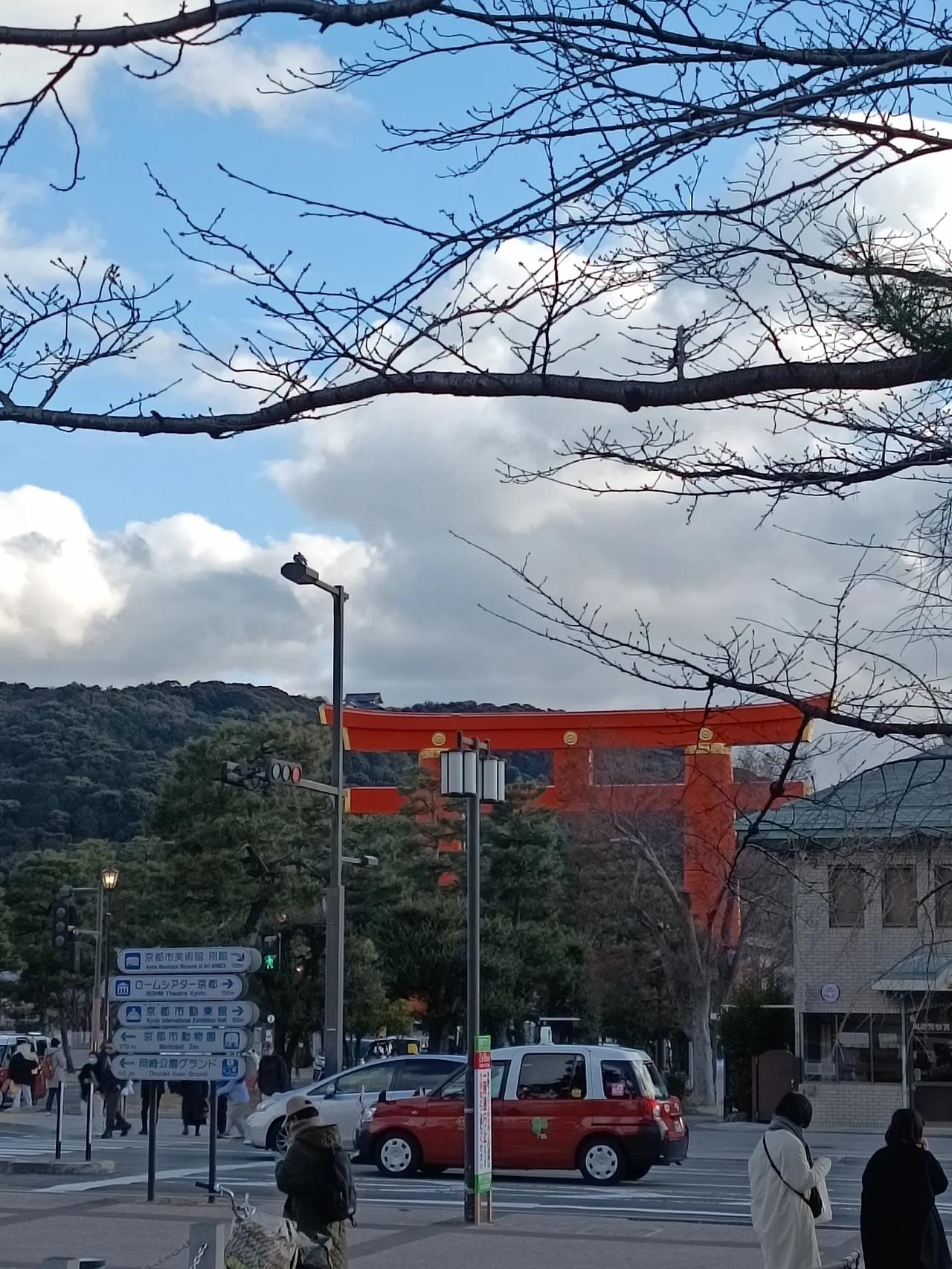 日本京都的和平神宫前广场，也有跳蚤市场。日本旅行拍摄 日本.京都