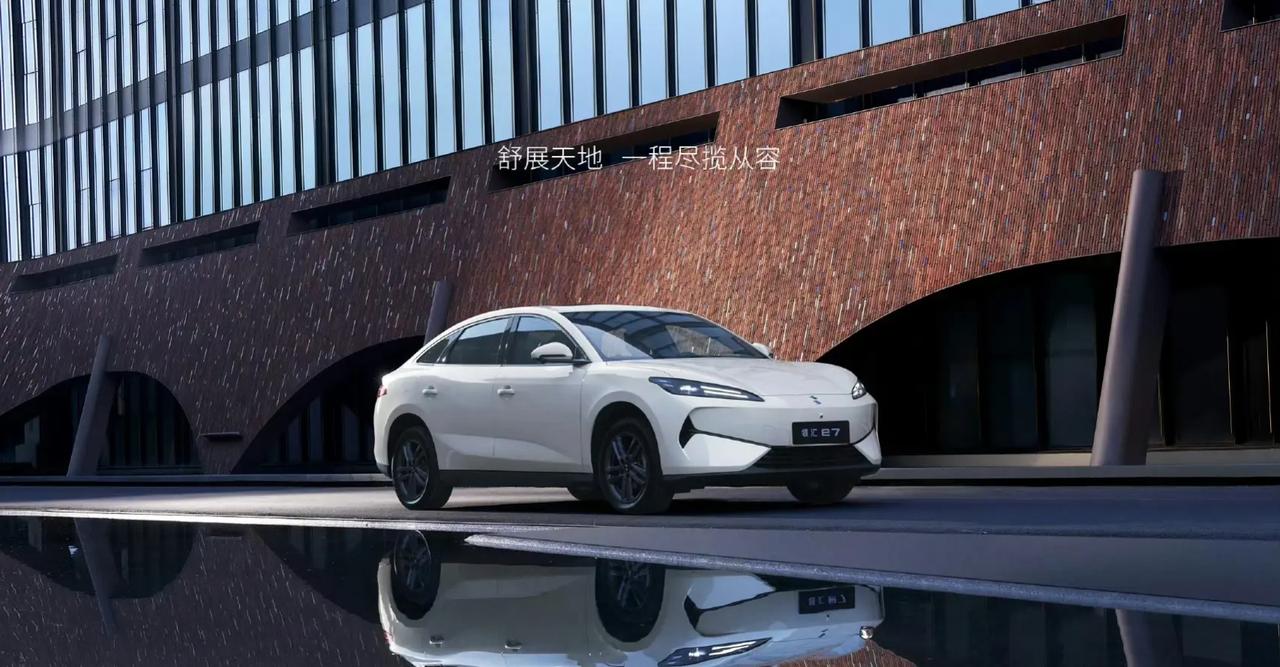 ]领汇e7，搭载比亚迪闪充技术！5分钟充好、9分钟充饱，即将上市。 领汇专为网约