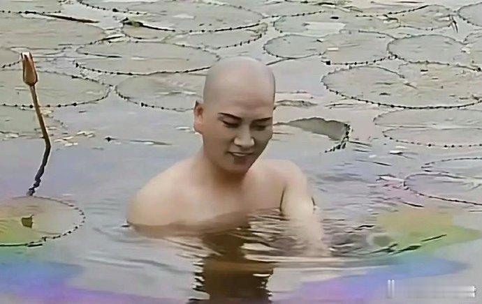 西游记中唐僧洗澡的时候是为了拍出佛光的感觉，但不好搞，于是加了汽油[思考] ​ 