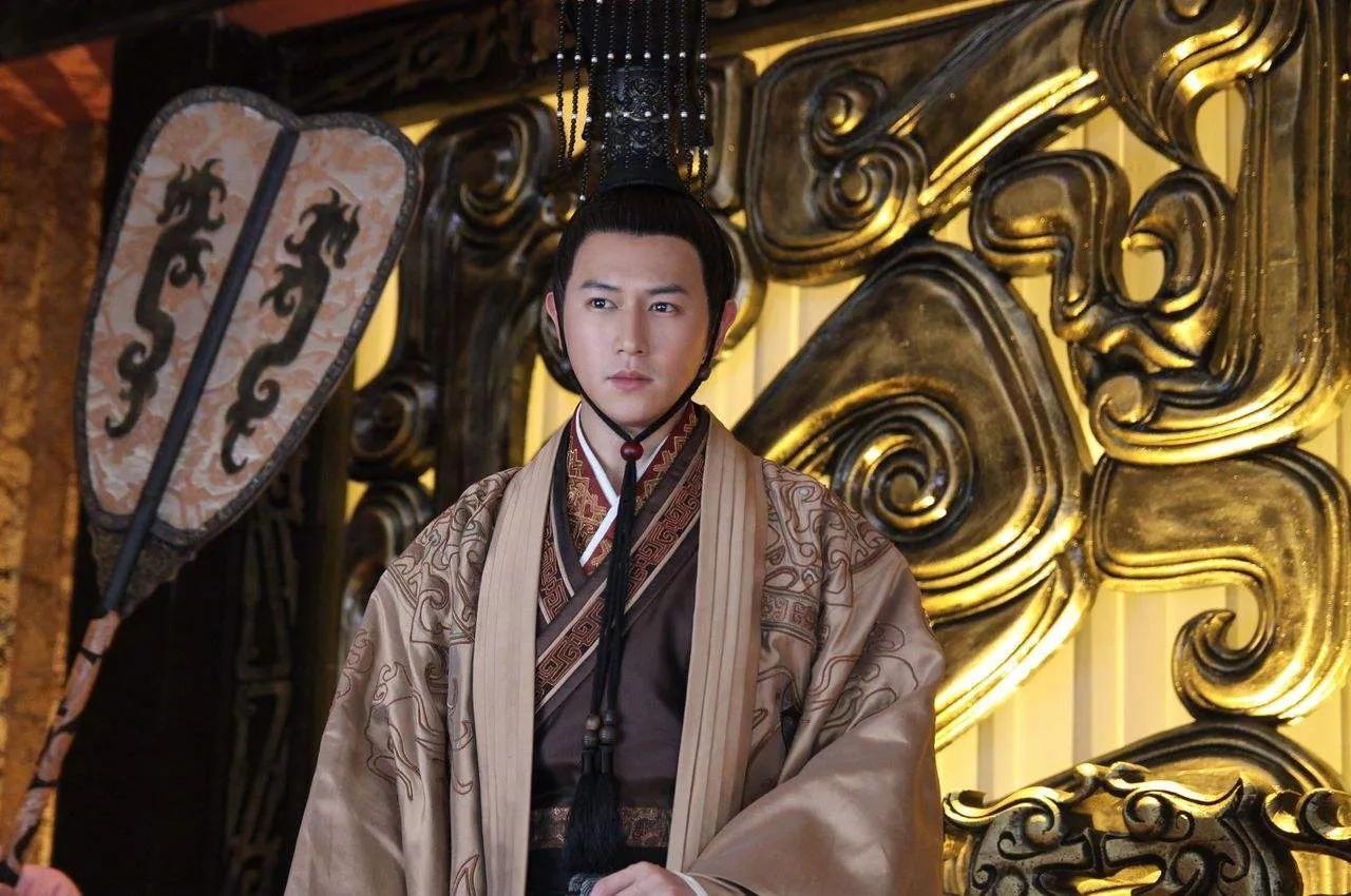 刘邦到死都没想到，他最嫌弃的儿子，靠装傻成了千古一帝。

公元前180年深秋，长