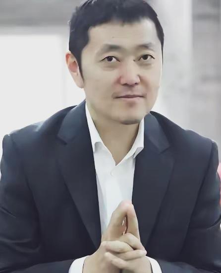 2021年，中国千亿富豪左晖因肺癌去世后，留下了上亿身家，可谓是生不带来死不带去