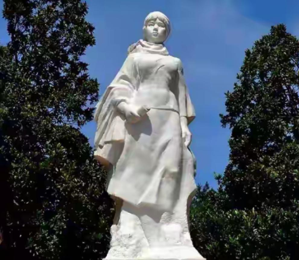 1990年9月，北京房山的荒草丛里，几个湖南干部扒开半人高的杂草，猛地定在原地，