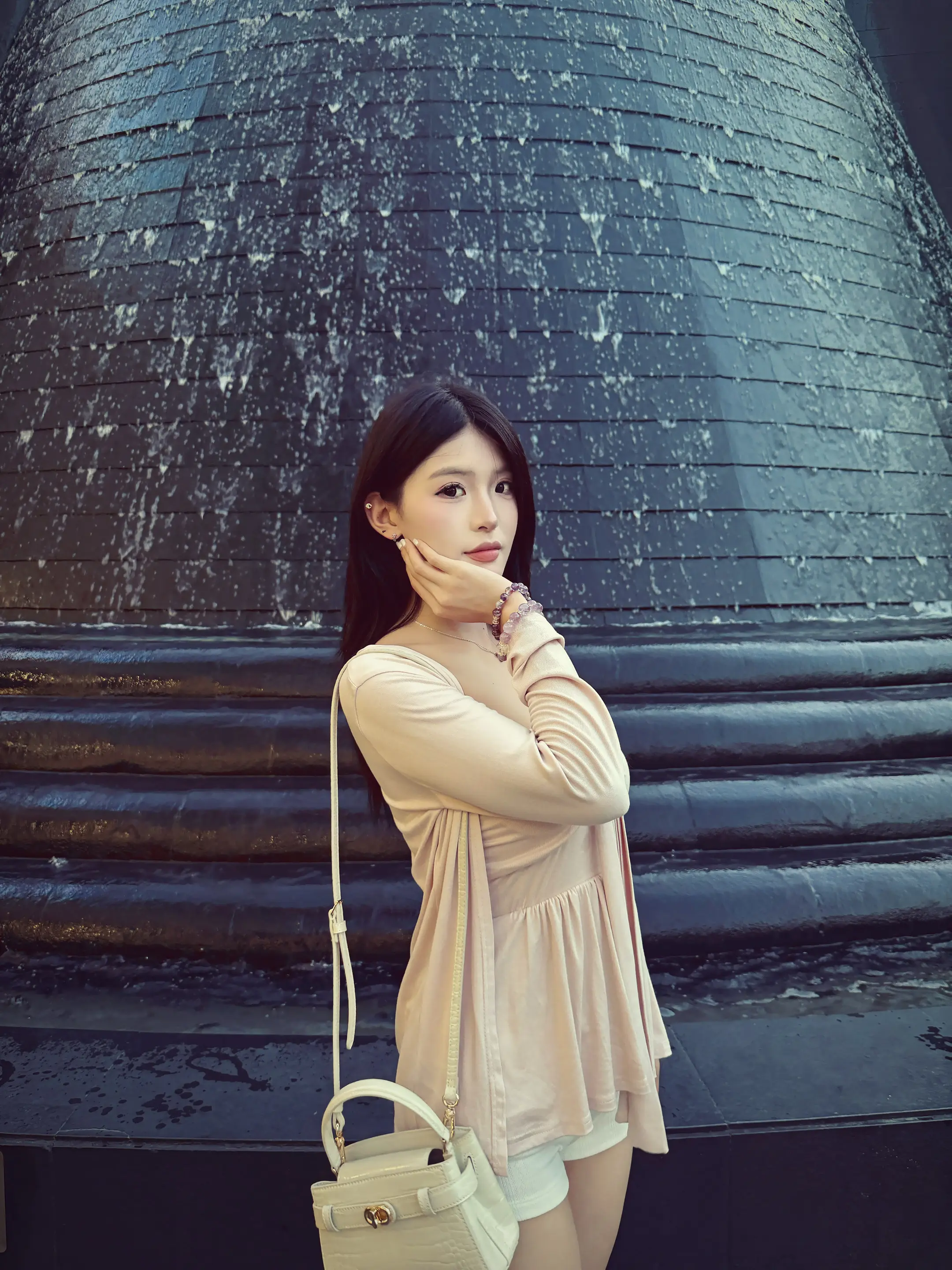 你总是装孤独 但你明明跟很多人暧昧过