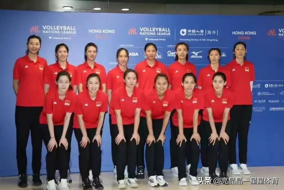 香港站！中国女排15位球员—政治面貌[玫瑰]

1，朱婷———中共党员[烟花]（