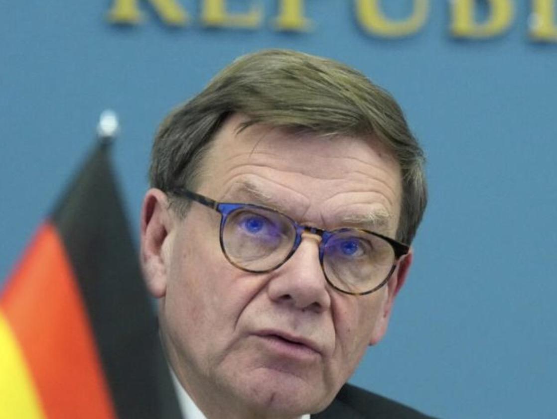 德国外长瓦德富尔在拉脱维亚发出强硬信号，直言俄罗斯在俄乌谈判中的立场“顽固”。他