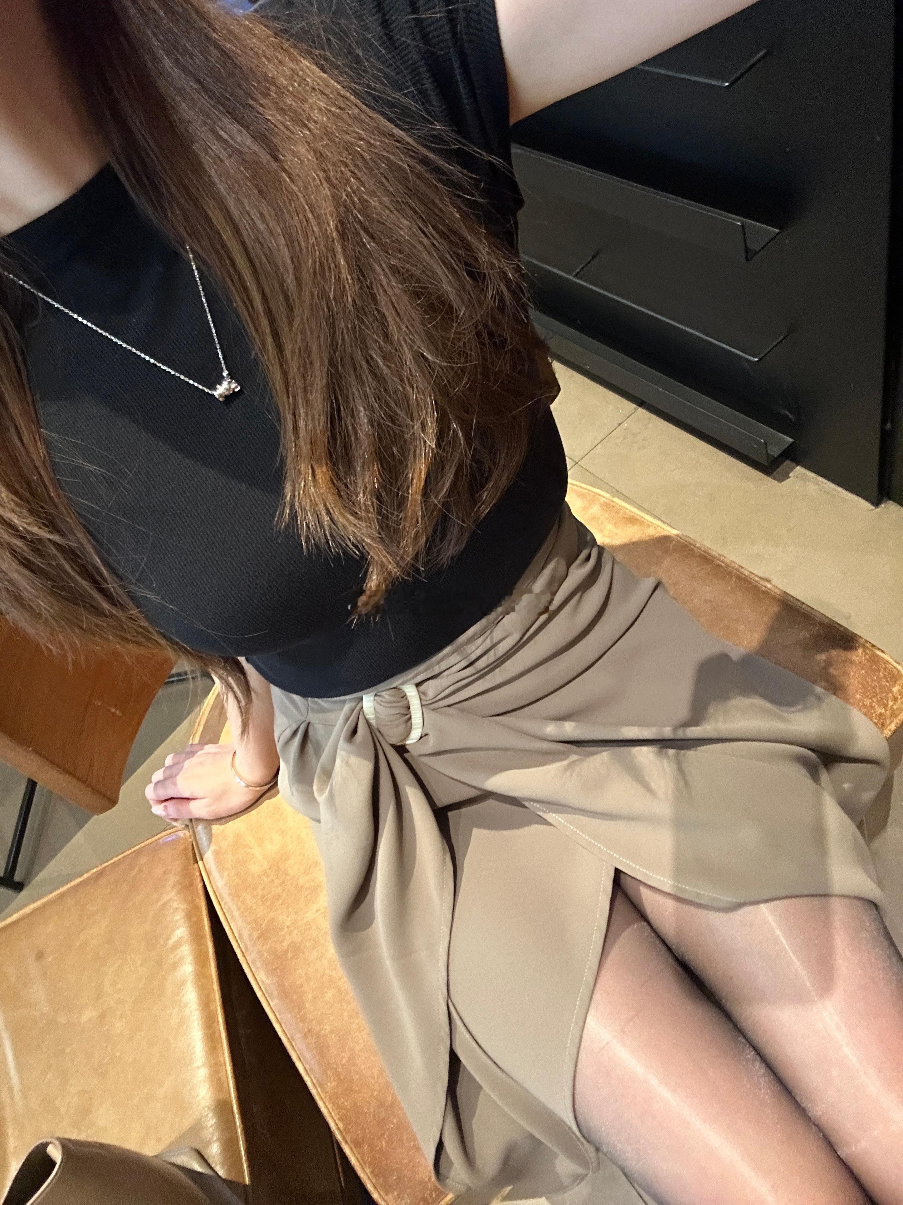时尚穿搭[超话] 到底是什么在发光啊[酷]涞觅润丝今天穿什么ootd ​​​