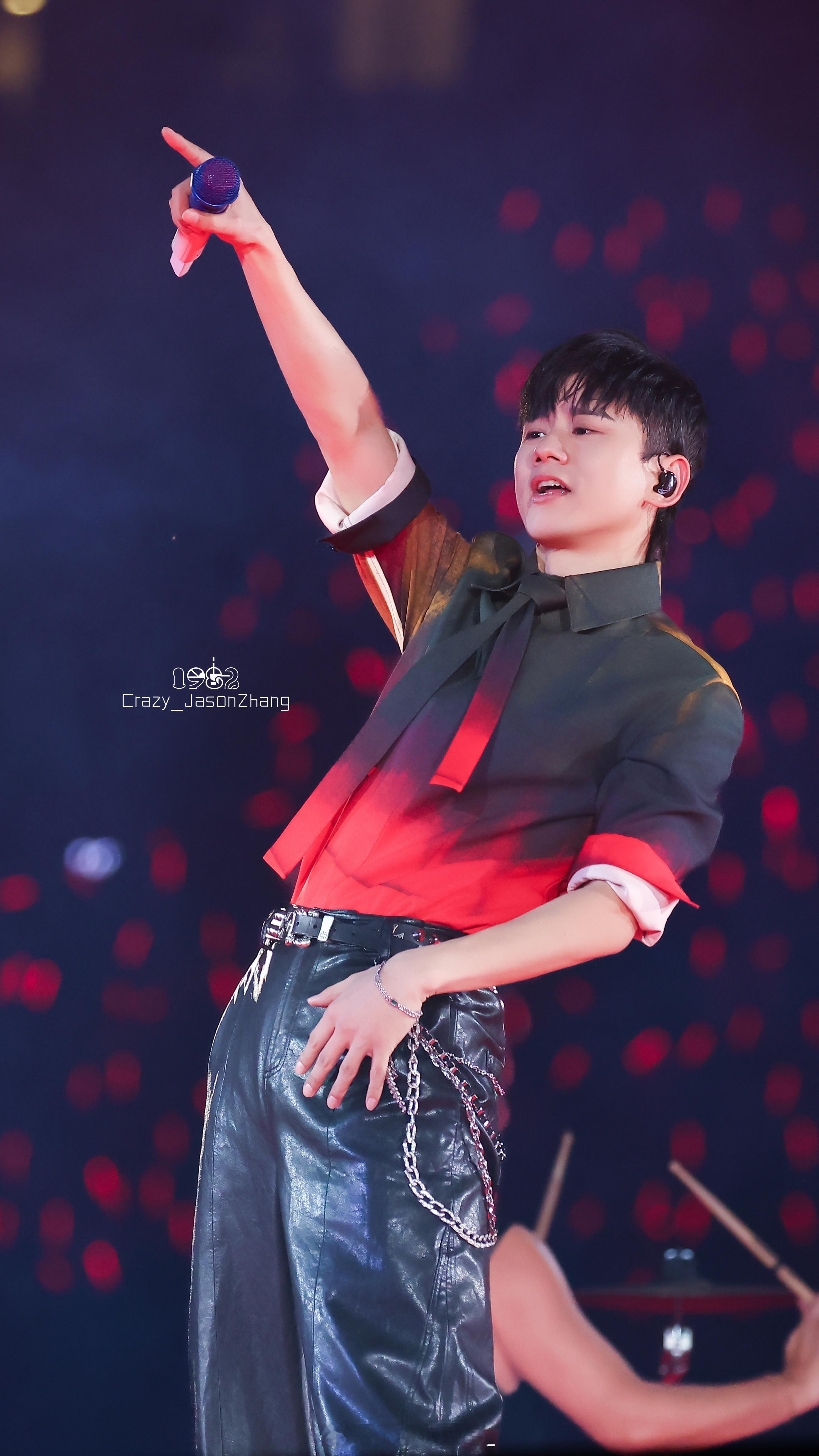 张杰 ᵀʰᵉ ʷᵒʳˡᵈ ⁱˢ ˢʷᵉᵉᵗ ᵇᵉᶜᵃᵘˢᵉ ᵒᶠ ʸᵒᵘ·世界很
