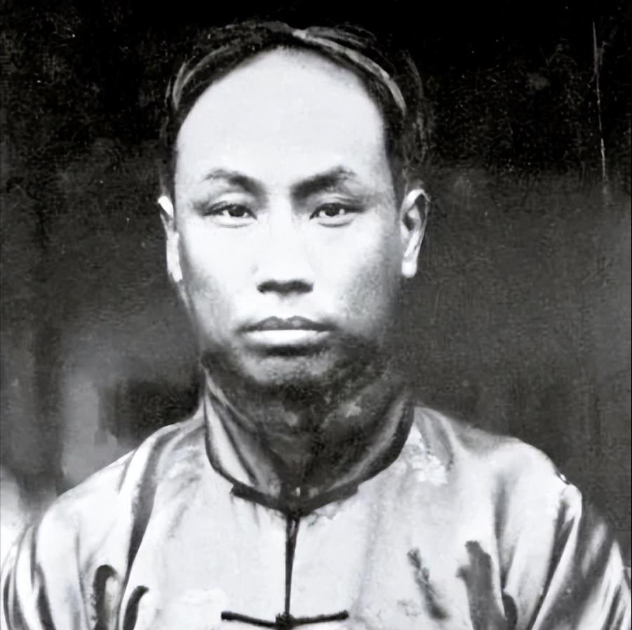 蒋介石杀了我的许多同志，还杀了我的两个儿子，我同他不共戴天，现在国共合作，我不反