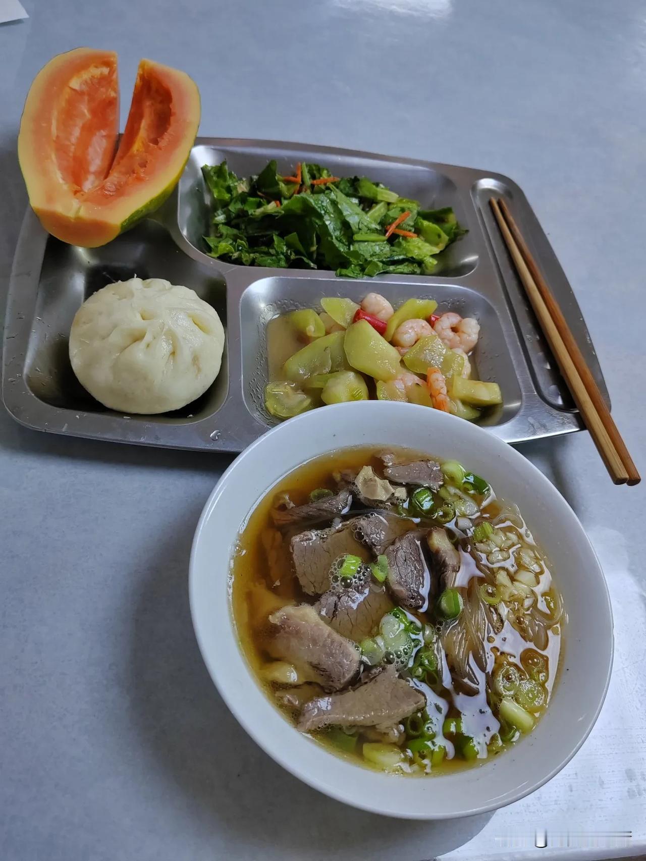 靠港了！好友们！俗话说的好哇，计划没有变化快，可不是嘛，早上还说，16号进港装货