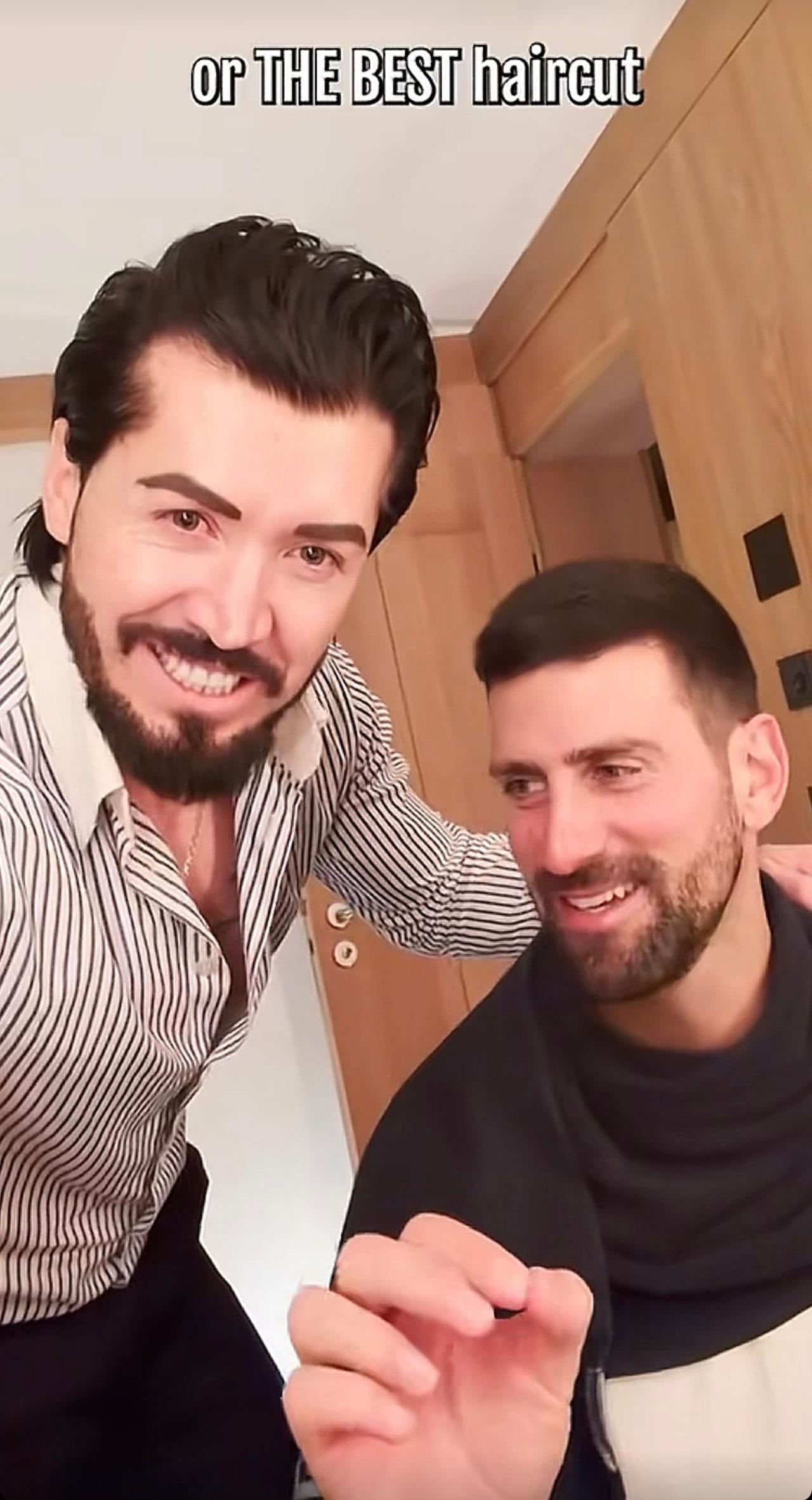 德约科维奇前往美国印第安维尔斯参赛前剪了头发， 发型很不错。
        巨