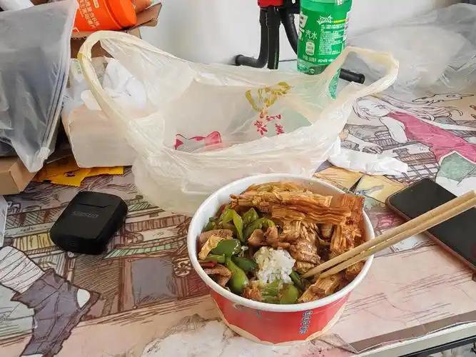 [月亮]35.97亿罚单震惊全网，7家外卖巨头同时栽了，但这钱根本不是重点，重点