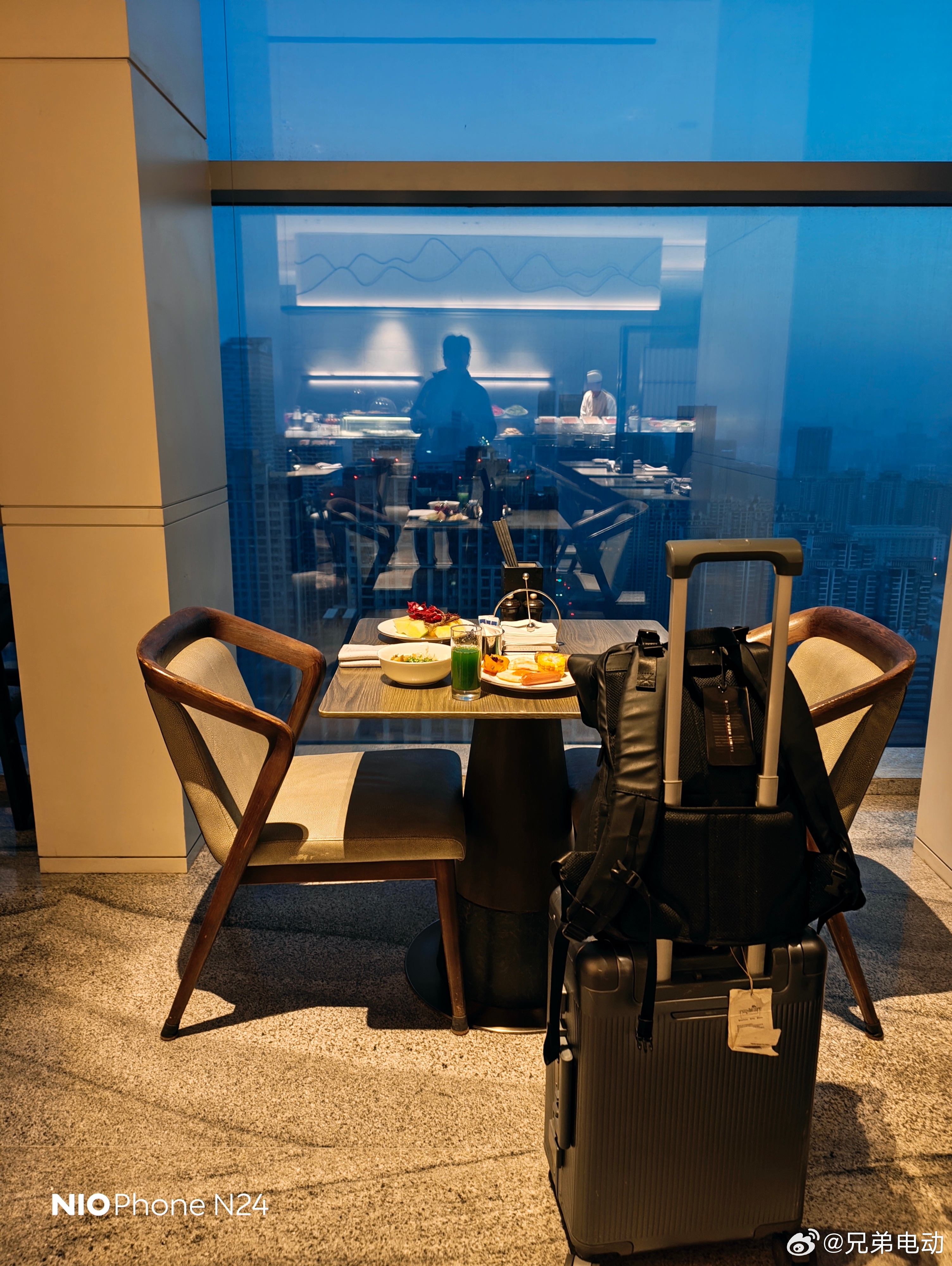 早安，今天继续飞。 