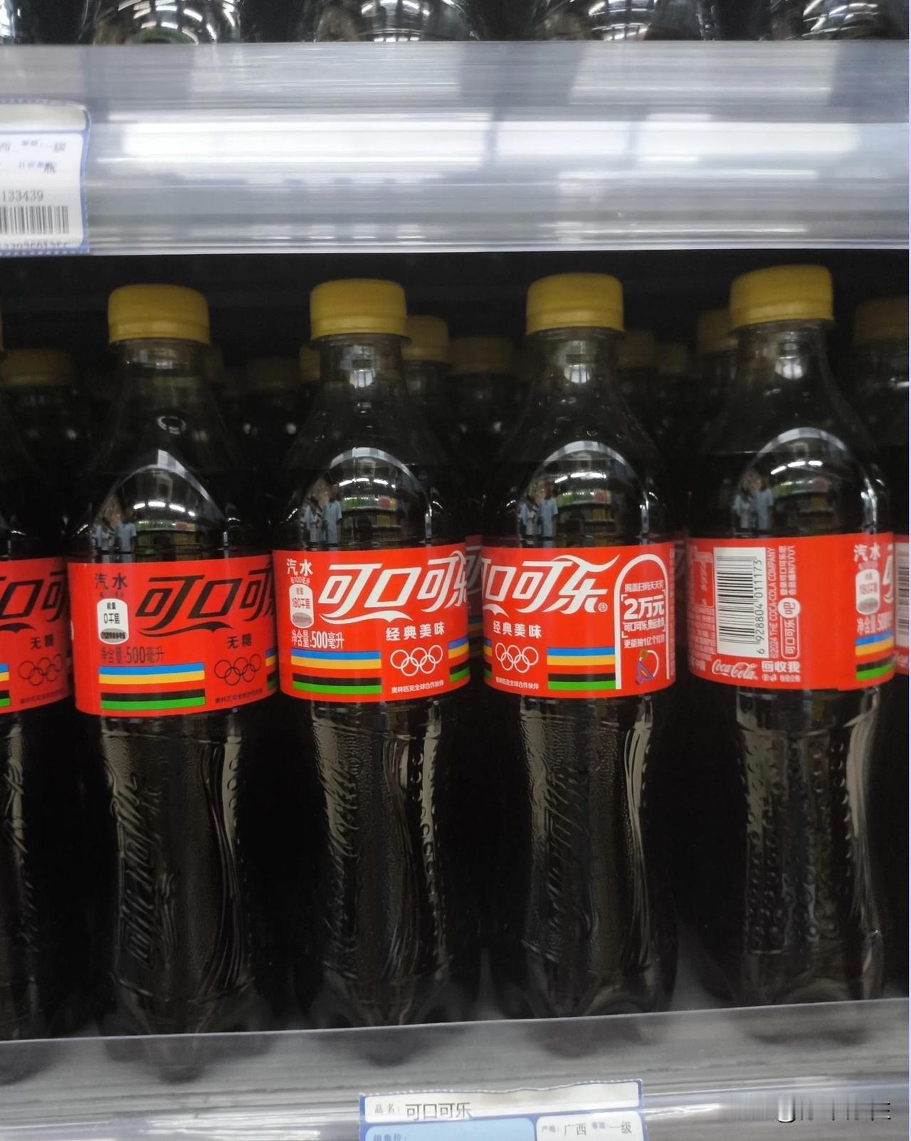 深圳一名30岁女子因长期将碳酸饮料当水喝，一年半内15颗牙齿全部龋坏，部分牙齿已
