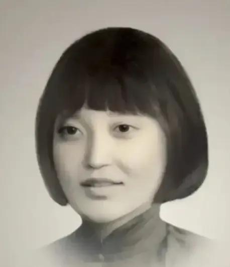 1928年，王月贞被带上刑场。行刑前，刽子手问：“死前，你有什么愿望吗？”只见王