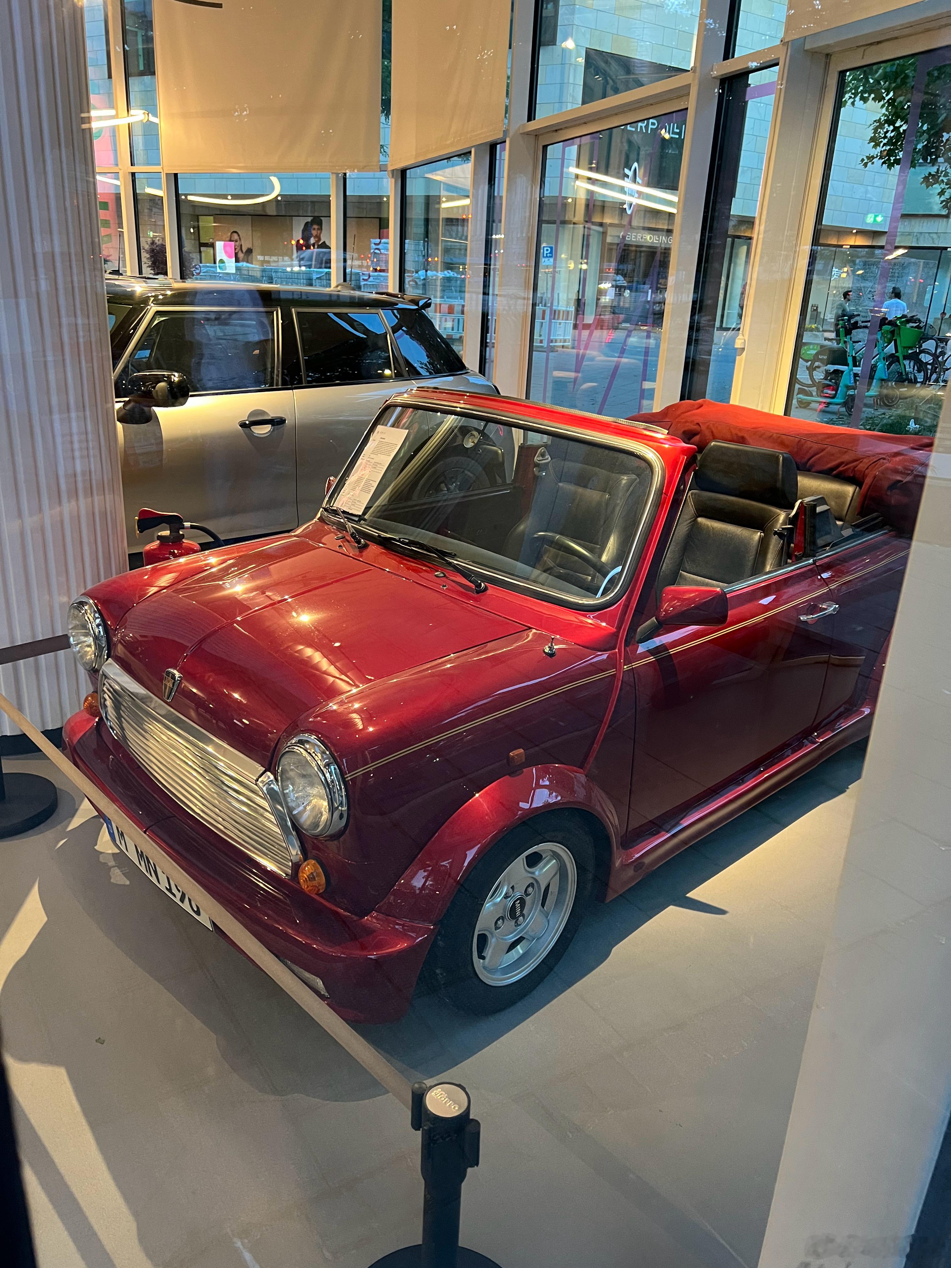 路过一家mini店，这台老Cooper很有范啊德国汽车见闻汽场全开 ​​​