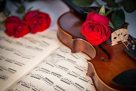 下联：乐章。

（题图来自网络）