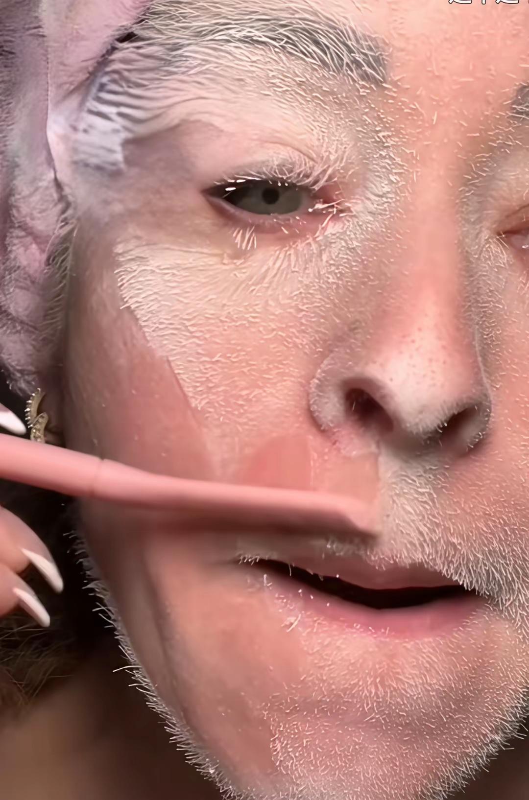 白种人的毛为啥这么浓密，体味为啥这么重，是不是还没有进化完呢？