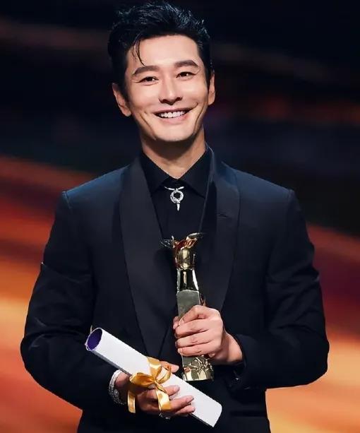 黄晓明考博落榜！回应：明年再战！
上戏2025博士拟录取名单公布，金世佳以278