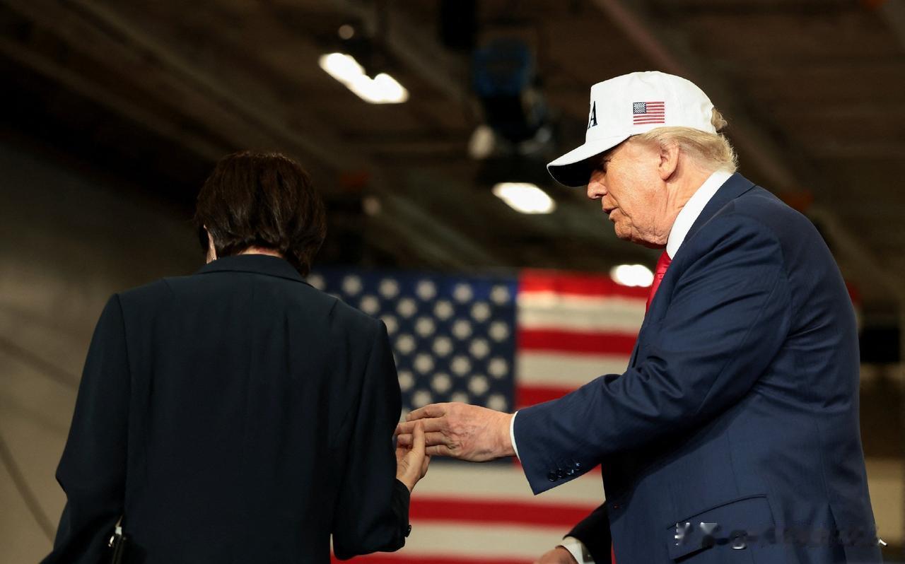 网友:在一起！在一起！？
才相差15岁嘛！[捂脸][比心]