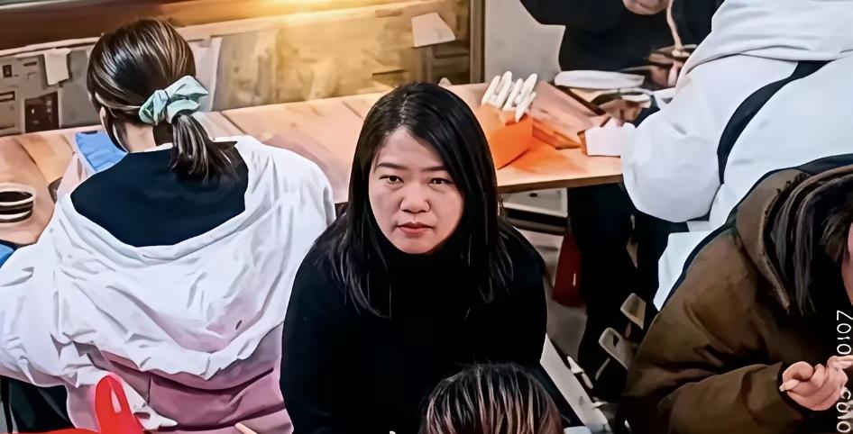 吃个螺蛳粉，让这位阿姨一夜成名！
现在属于被全网曝光，如此小心眼，记仇的我也是第