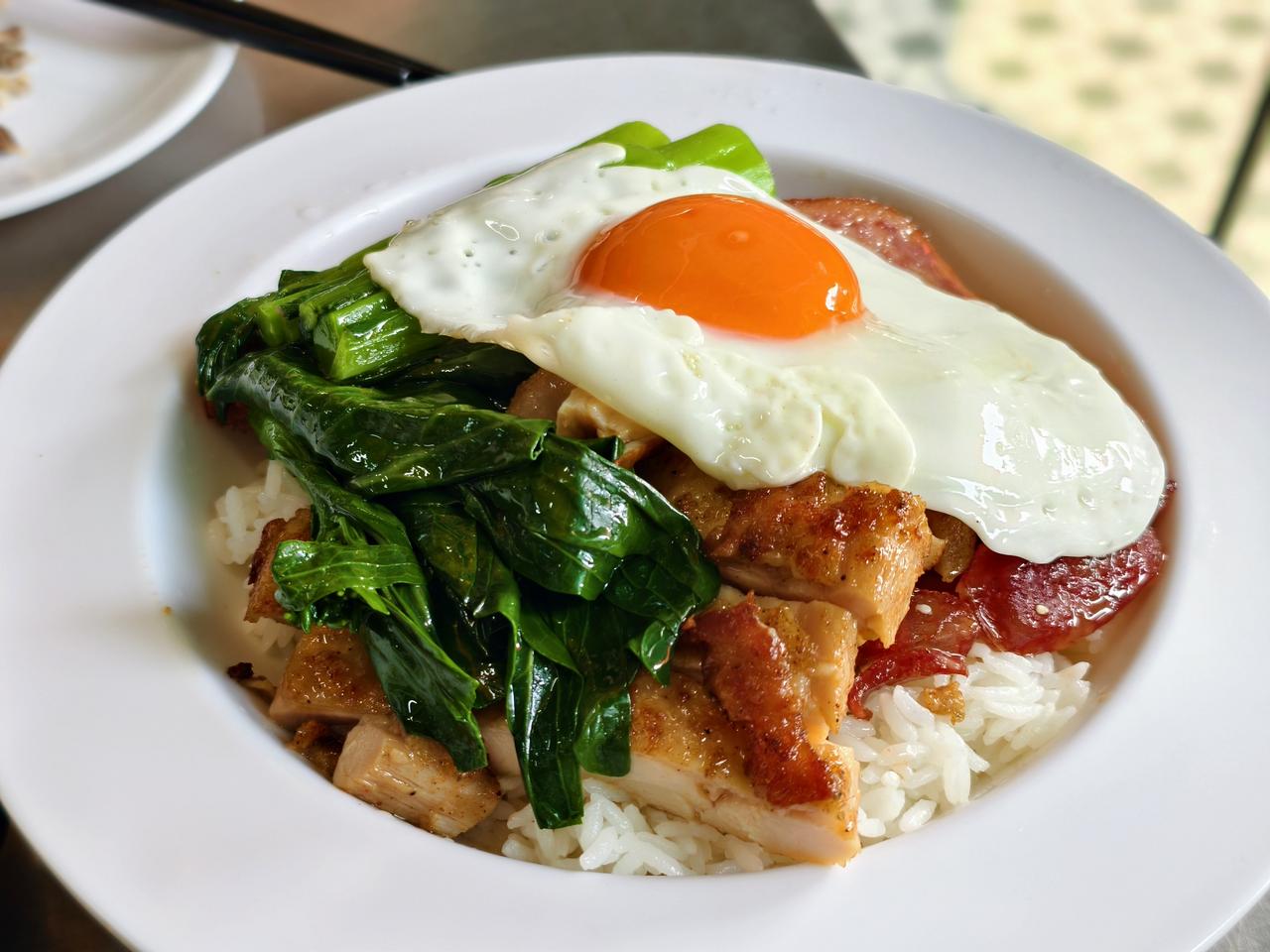 心理又不平衡了！温哥华百家食街正斗的葱油鸡太阳蛋饭和珠海的黯然销魂饭，2者哪是一