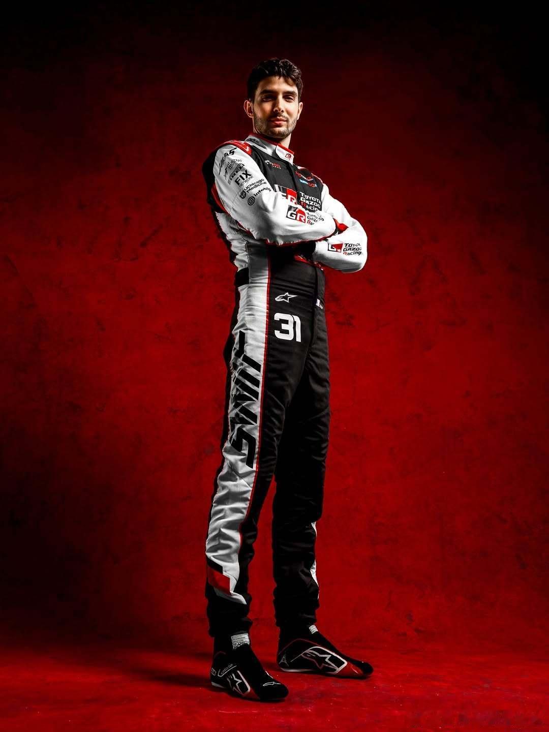 每一针都有型😉哈斯车队发布2026赛季新版赛车服🪡F1  cr：F1世界锦标