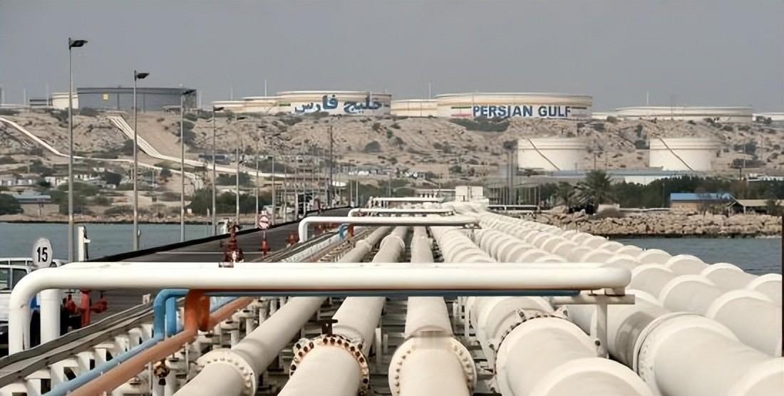 哎，看到老特把炸船、炸岛说成是“为了开心”，我这心里头真不是滋味，感觉脊梁骨都发