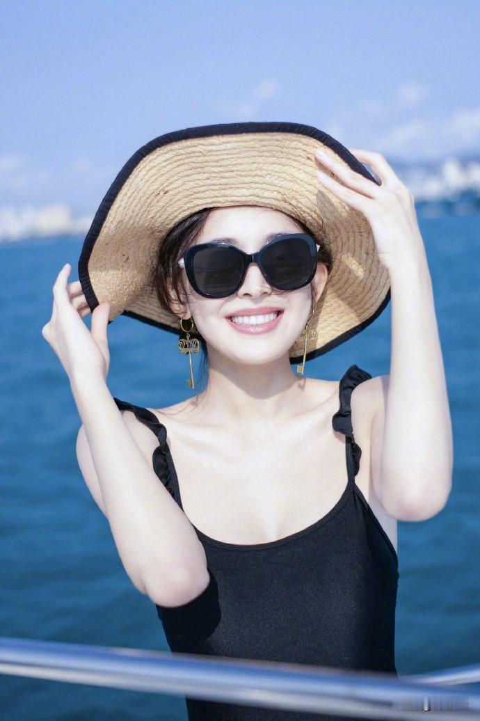 娜扎的小迷弟们福利来了，一大波泳装高清大图来袭，你做好迎接的准备了吗？

有没有