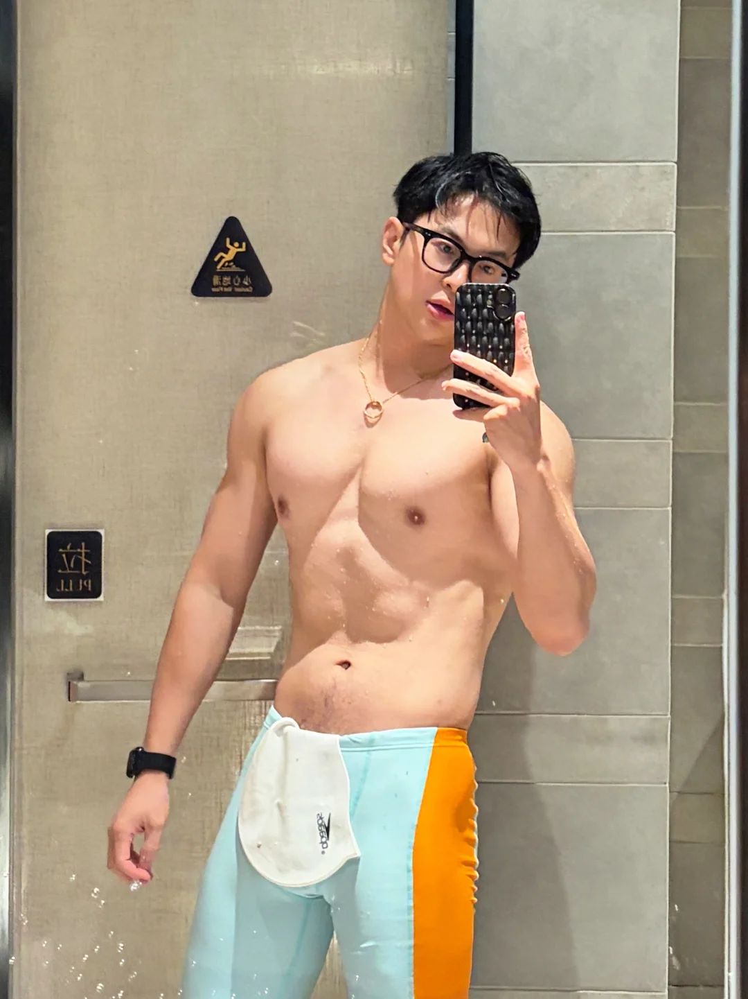 新来的游泳🏊教练