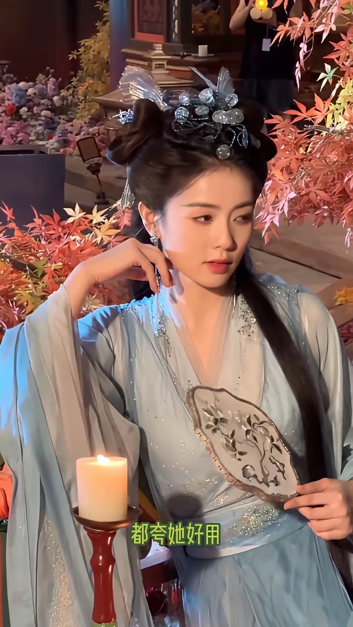原来白鹿在圈里的地位这么尴尬的啊怪不得白鹿说暂时不想拍古偶了，原来她在圈子里的地